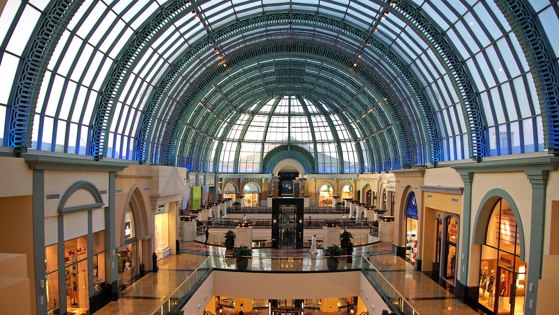 Mall-of-the-Emirates-Gallery-dreamstime_m_20445346